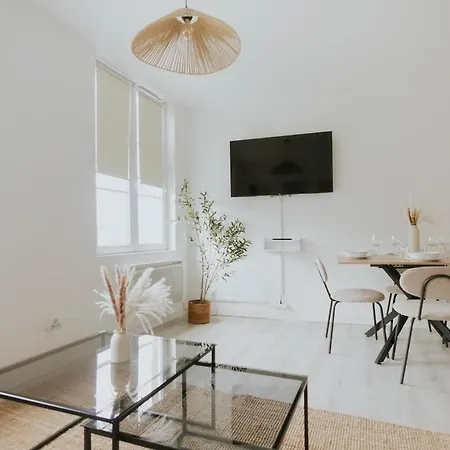 Διαμέρισμα Elegant Bright And Cozy T2